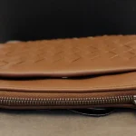 ボッテガ ヴェネタ イントレチャート ナッパレザー ジップキーケース ブラウン